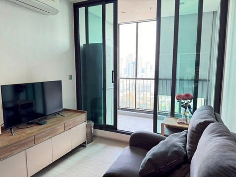 FOR RENT  :   E000210   :  ( Life Sukhumvit 62 )