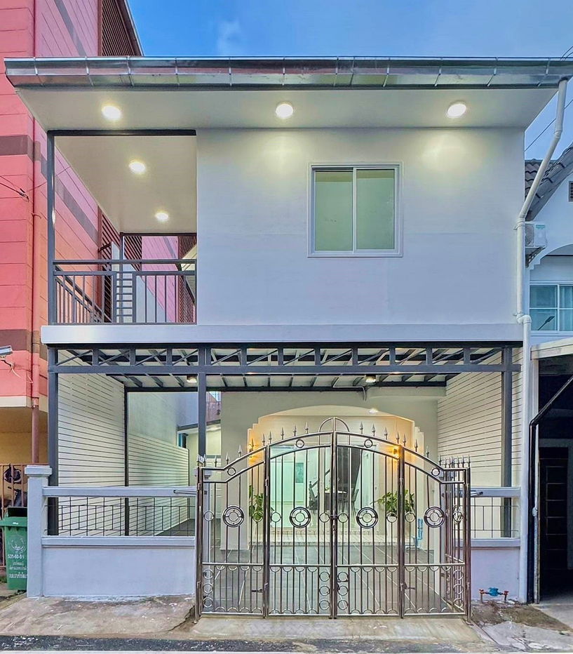 รูป บ้านสวย  รีโนเวทใหม่  หมู่บ้านบัวทอง 2  ทาวน์เฮ้าส์ 3 ห้องนอน   MRT สถานีคลองบางไผ่ อยู่หน้าหมู่บ้าน  ใกล้เซ็นทรัล เวสเกต - รูปที่ 1/28