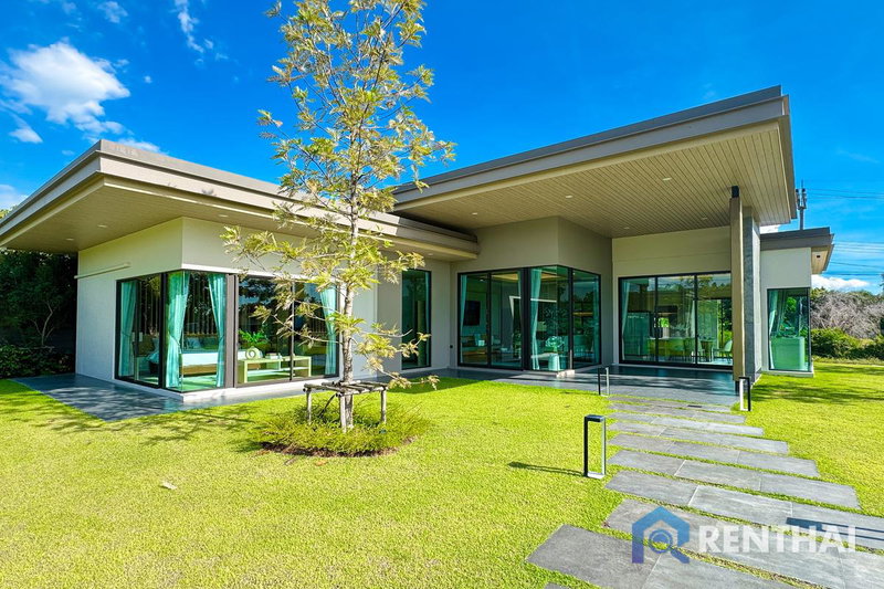 Houses for sale : Brand New Pool Villa Modern Tropical Style