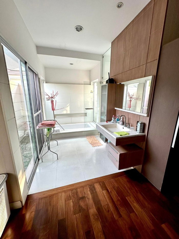 รูป P0216 บ้านเดี่ยว 2 ชั้น โครงการ “นันทวัน ศรีนครินทร์” – พื้นที่ใช้สอย 375 ตร.ม. ฟังก์ชันครบ ติดทางด่วน วงแหวนกาญจนาฯ เหมาะกับครอบครัวใหญ่ - รูปที่ 8/11