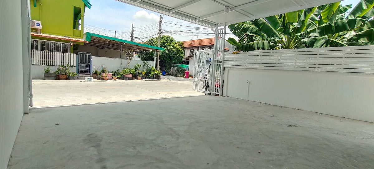 รูป บ้านหลังริม  ถนนเมน  จอดรถสบาย  รีโนเวทใหม่  หมู่บ้านบัวทอง 2 ทาวน์เฮ้าส์ 3 ห้องนอน   MRT สถานีคลองบางไผ่ อยู่หน้าหมู่บ้าน  ใกล้เซนทรัล เวสเกต - รูปที่ 7/27