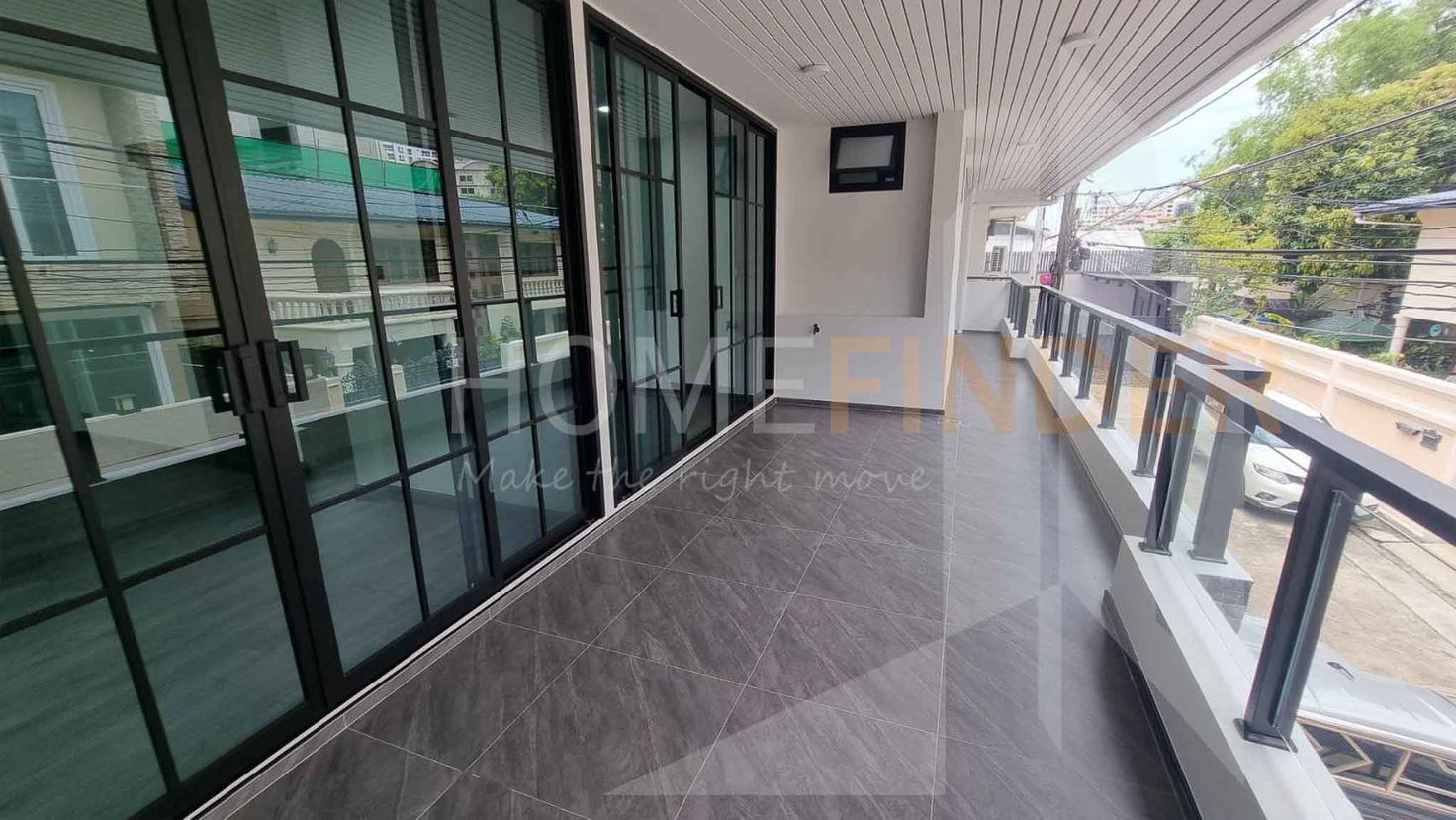 รูป Townhouse in Sukhumvit 26 6 bedrooms, for rent - รูปที่ 6/7