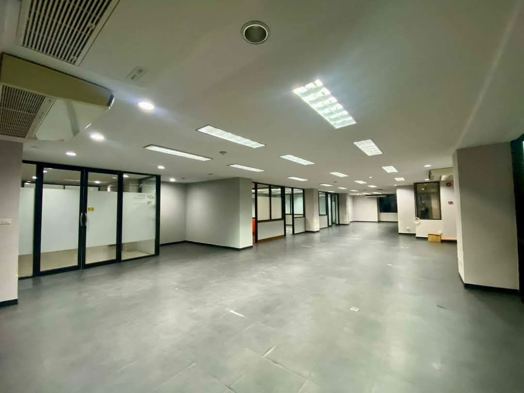 รูป ให้เช่า พื้นที่สำนักงาน อาคารชินโรจน์ ชั้น 6  เนื้อที่ 300 ตร.ม. ห้องผู้บริหาร 3 ห้อง ห้องประชุม 1 ห้อง ห้องน้ำ 4 ห้อง  ค่าเช่า 75 ,000 บาท*/เดือน - รูปที่ 9/14