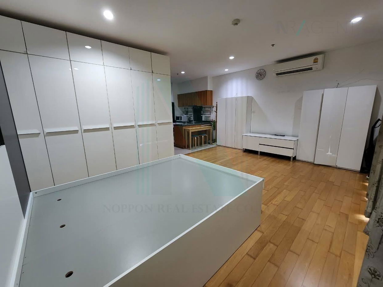 picture For Rent Condo VILLA SATHORN Building , Floor 37,Studio, Room size 42 sqm - 2/8