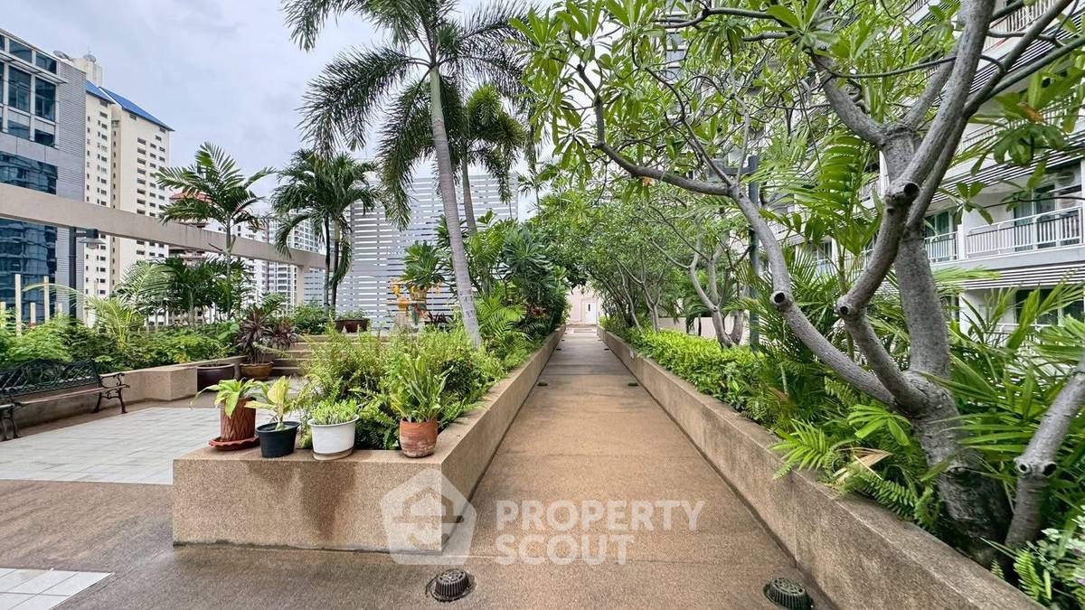 picture 2-BR Condo at Grand Park View Asoke near MRT Sukhumvit (ID 2280610) - 18/23