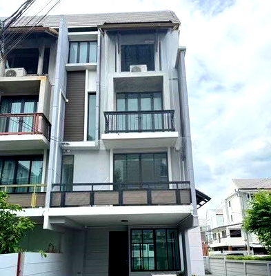 Townhouses for rent : WS2717 🏡 Townhome for rent, 4 floors - Areeya Mandarina Sukhumvit 77, corner unit, shady atmosphere, only 50,000 baht/month.