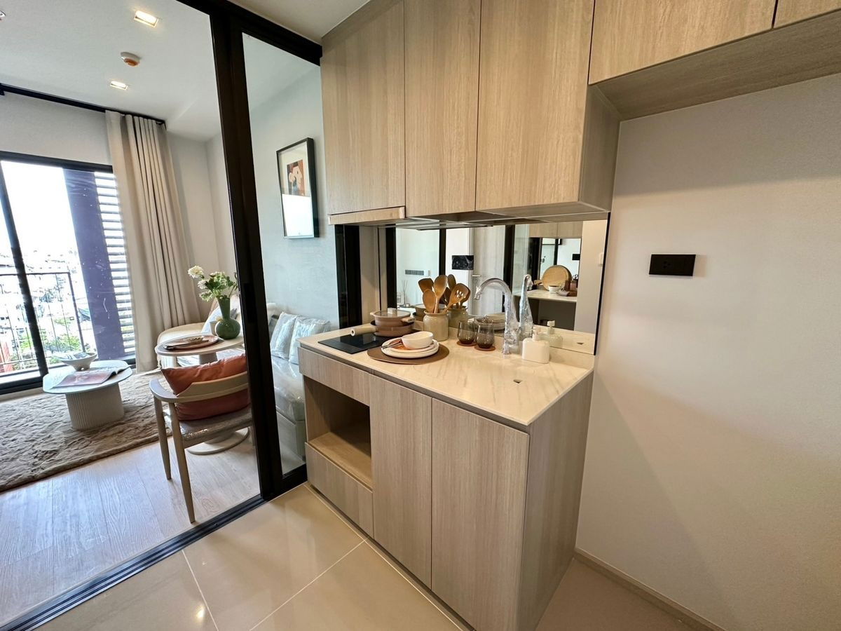 picture Reference Sathorn-Wongwian Yai - 10/12