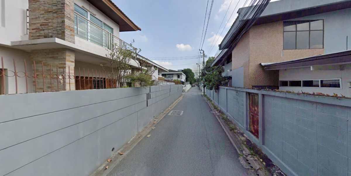 รูป ขายที่ดินพร้อมสิ่งปลูกสร้าง ซอย ลาดพร้าว 1 หลังศาลอาญา!   - รูปที่ 2/4