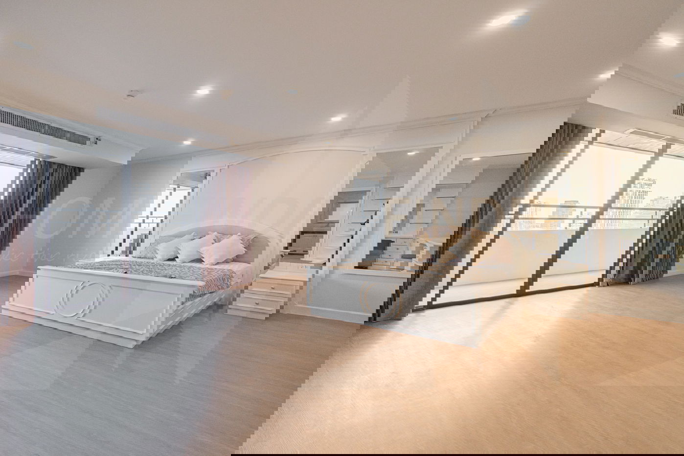picture Oriental Towers 4 bedrooms, for sale - 12/12