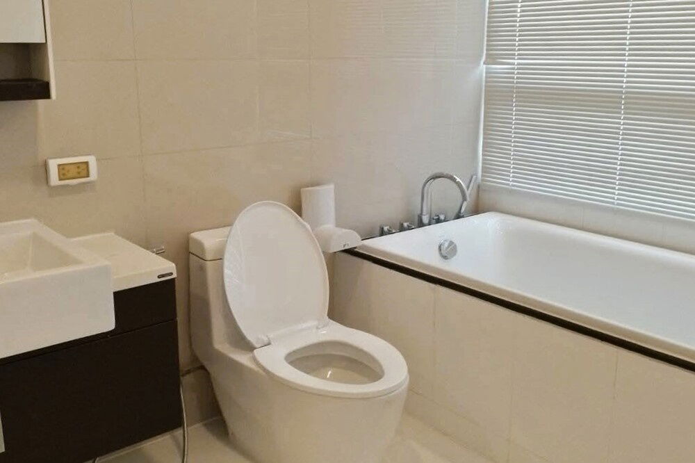 picture 🔥 For Rent !!🔥 Code C20250800063....The Bloom Sukhumvit 71, 3 bedroom, 2 bathroom, high floor 17++, Closed kitchen, furnished, ready to move in 📣📣 - 11/12