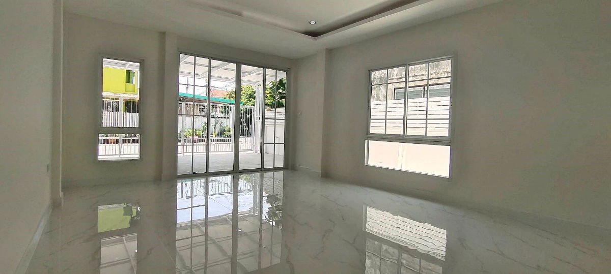 รูป บ้านหลังริม  ถนนเมน  จอดรถสบาย  รีโนเวทใหม่  หมู่บ้านบัวทอง 2 ทาวน์เฮ้าส์ 3 ห้องนอน   MRT สถานีคลองบางไผ่ อยู่หน้าหมู่บ้าน  ใกล้เซนทรัล เวสเกต - รูปที่ 14/27