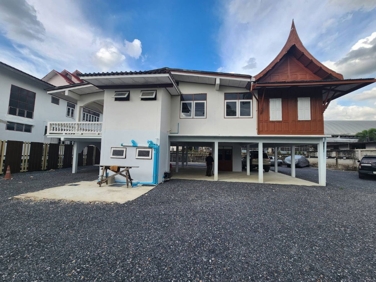 รูป รร.นานาชาติฮีทฟิลด์ 1กม. MRT สัมมากร 1กม.ให้เช่าบ้านเดี่ยว 2 ชั้น 50ตร.วา. 165ตร.ม.รร.เตรียมอุดมศึกษาน้อม 500ม. 3นอน 2 น้ำ - รูปที่ 1/23