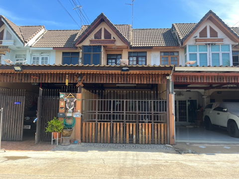 Townhouse for sale Petch Ek Village Soi Wat Lat Pla Duk Tel.099-998-3897