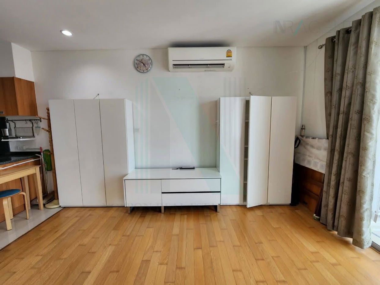 picture For Rent Condo VILLA SATHORN Building , Floor 37,Studio, Room size 42 sqm - 3/8