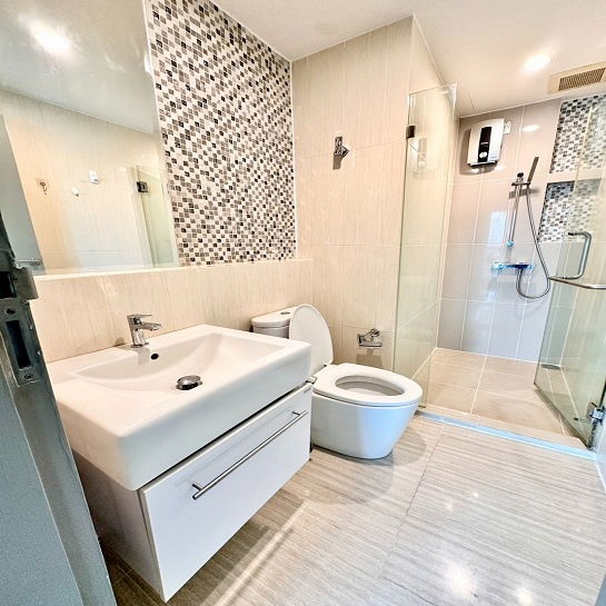 picture For rent Life Ratchadaphisek Condo City View. Furniture with beard and rattan is very easy to move in. Close to MRT Huai Khwang School. - 16/16