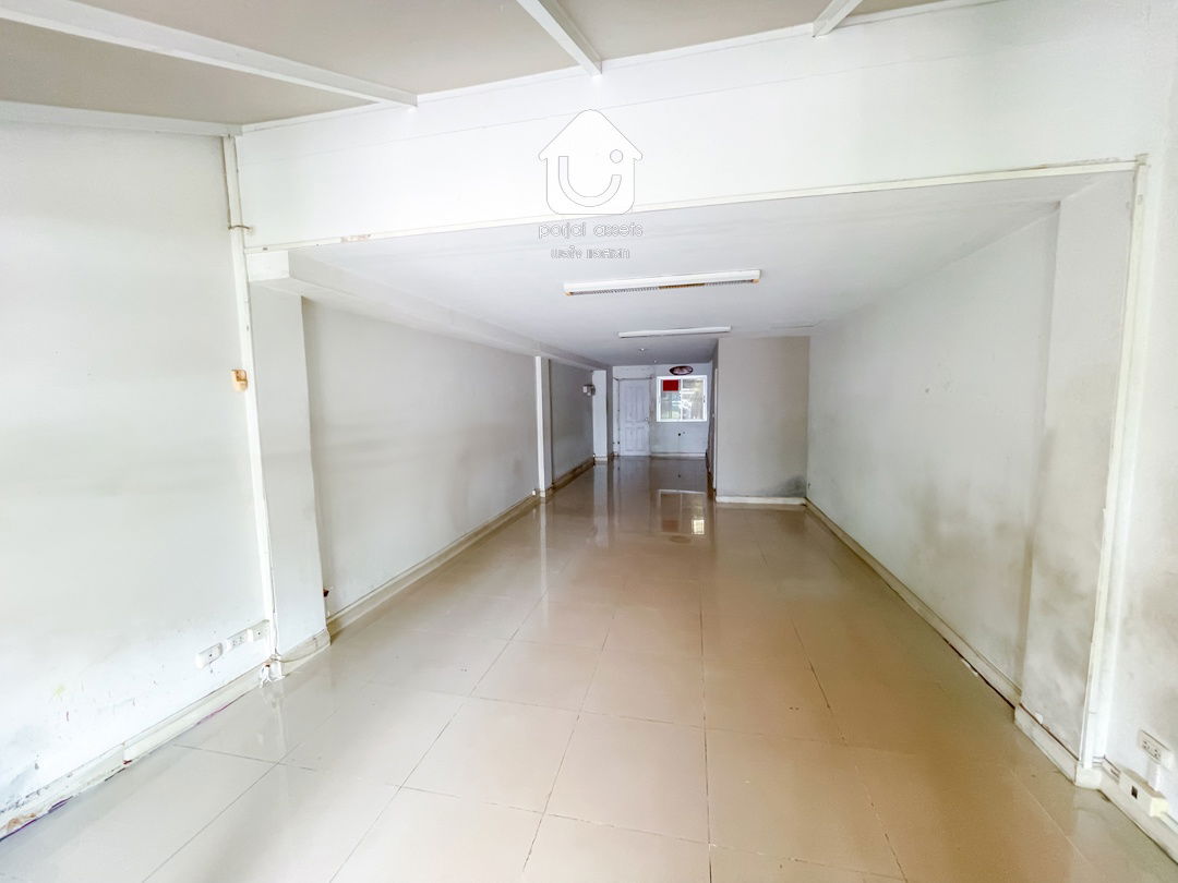 picture 3.5 Storey-Business Home for sale, Trio Romklao  - 6/37