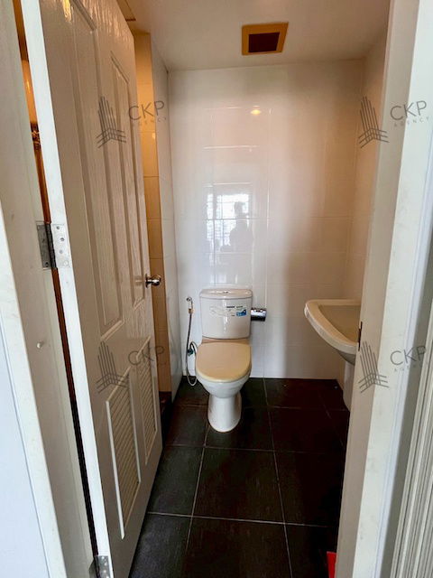picture Condo The Niche Mono Bangna with tenant, selling below appraised price, room size 29.98 sq m, swimming pool view, fully furnished. - 11/11