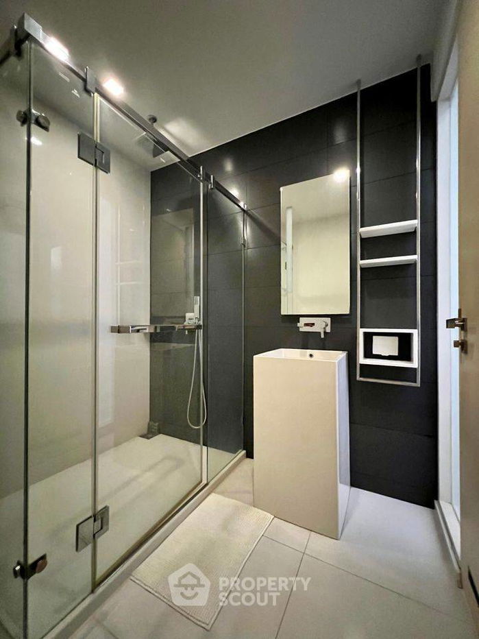 picture 2-BR Condo at The Room Bts Wongwianyai near BTS Wongwian Yai (ID 1748462) - 9/15