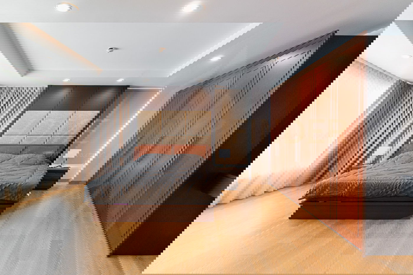 picture Avenue 61 4 bedrooms, for sale - 9/12