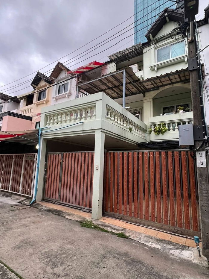 รูป ขาย 1 ห้อง ที่ : ทาวน์โฮม 3 ชั้น ทำเลสุดฮอต ใกล้ BTS อุดมสุขเพียง 350 เมตร   - รูปที่ 3/4