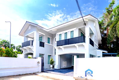 บ้านเดี่ยว ชลบุรี : สำหรับ ขาย บ้าน 4 ห้องนอน ที่ Baan Fah Rim Haad