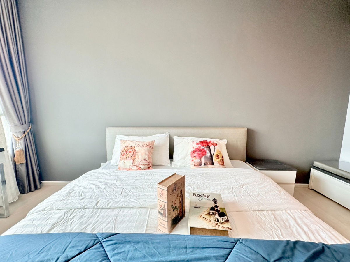picture For rent Life Ratchadaphisek Condo City View. Furniture with beard and rattan is very easy to move in. Close to MRT Huai Khwang School. - 13/16