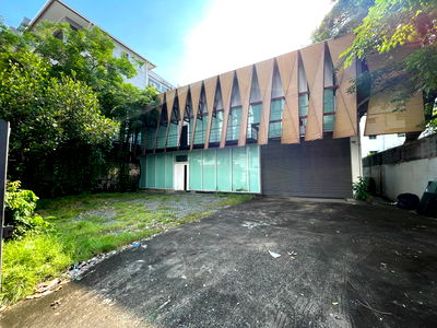 Factory for rent Srinagarindra Road : For rent: warehouse and office (in the same premises)