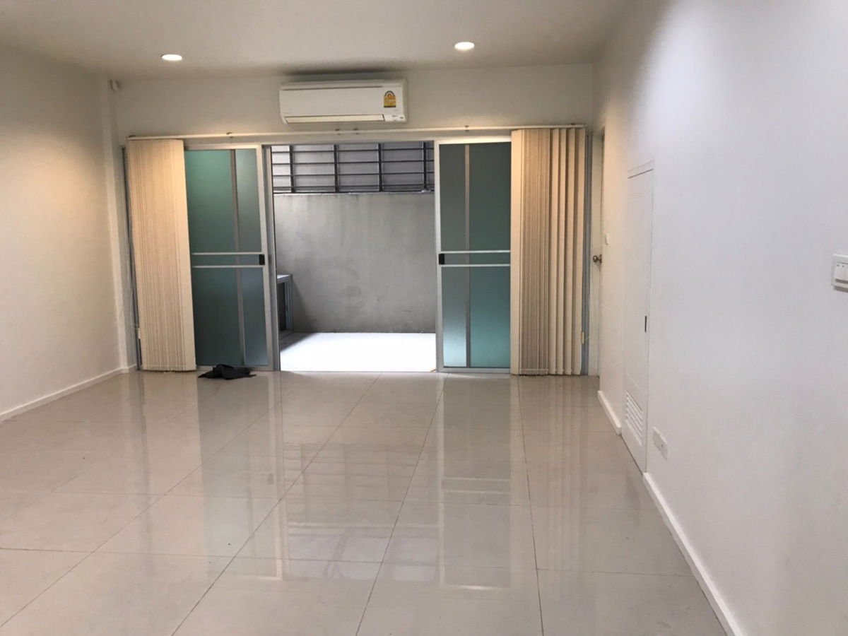picture For rent: Noble Cube Phatthanakan, beautiful house, ready to move in, no neighbors in front of the house. - 8/12