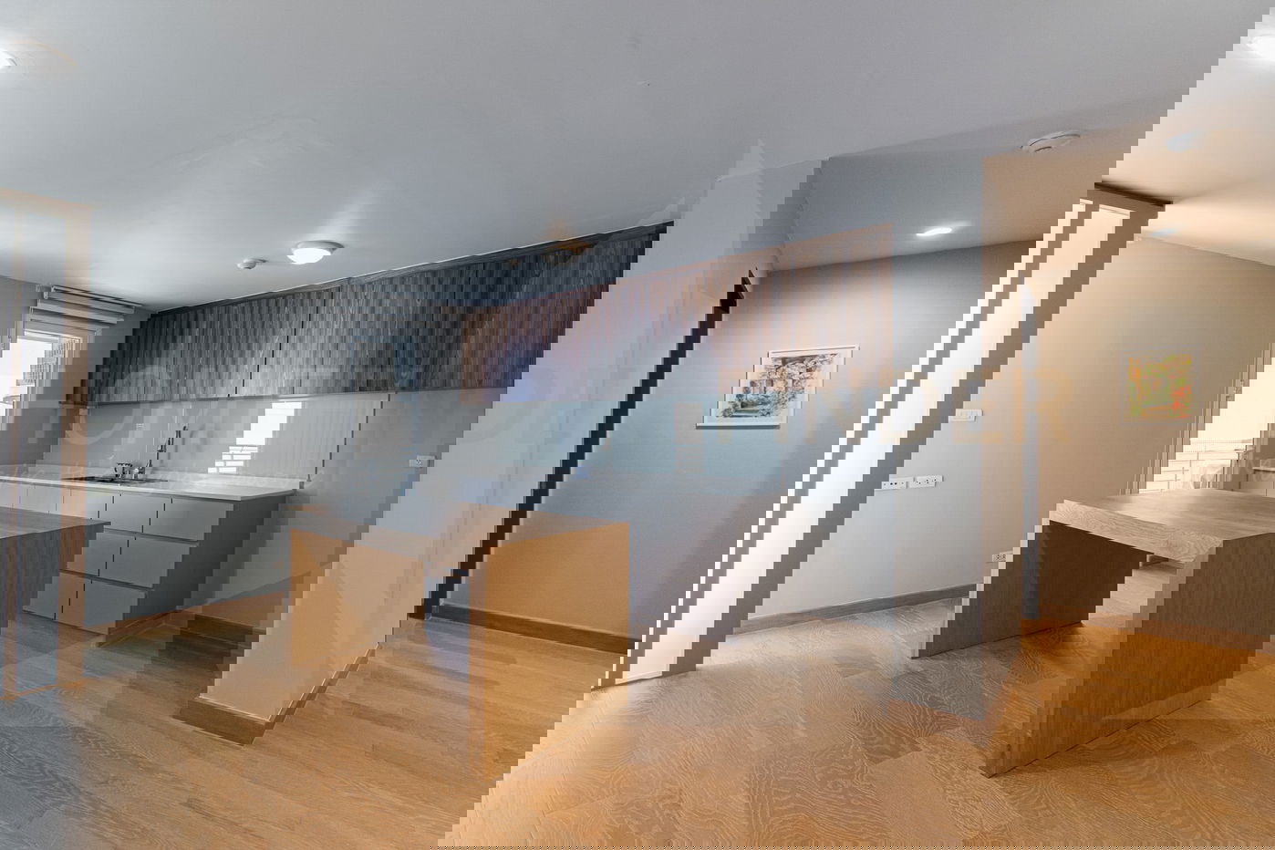 picture Avenue 61 4 bedrooms, for sale - 3/12