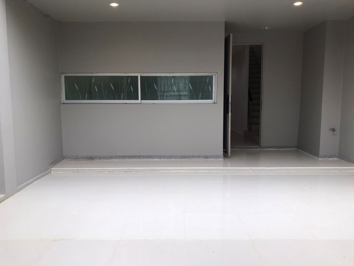 picture For rent: Noble Cube Phatthanakan, beautiful house, ready to move in, no neighbors in front of the house. - 9/12