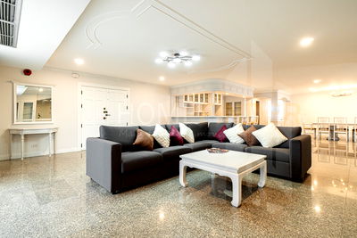 เช่าคอนโด BTS เอกมัย : Oriental Towers 4 bedrooms, for rent