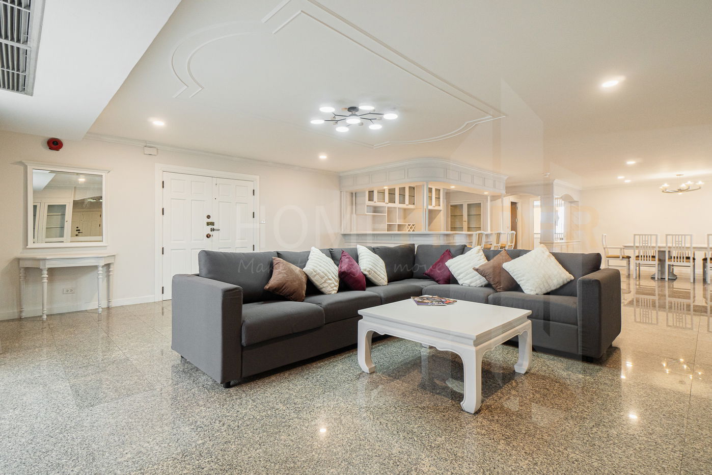 รูป Oriental Towers 4 bedrooms, for rent - รูปที่ 1/12