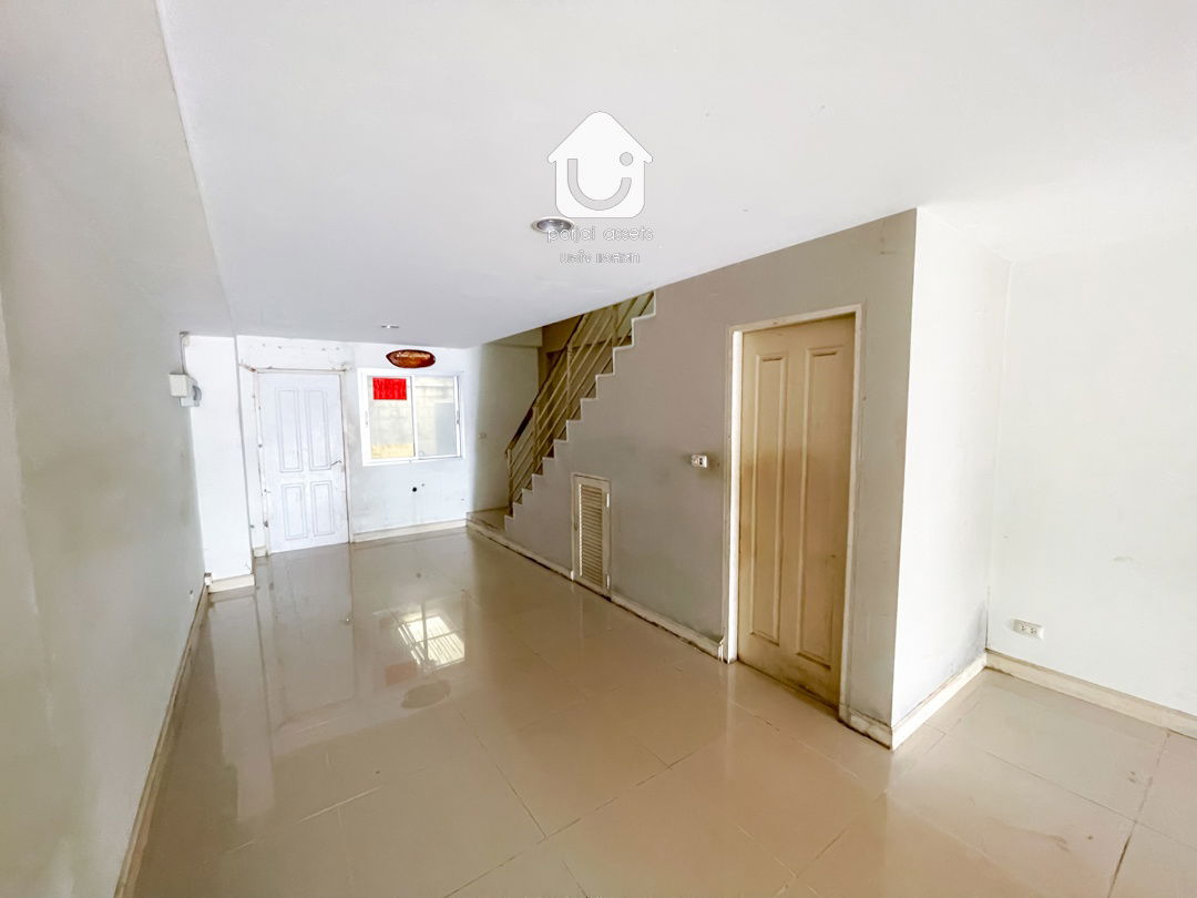 picture 3.5 Storey-Business Home for sale, Trio Romklao  - 7/37