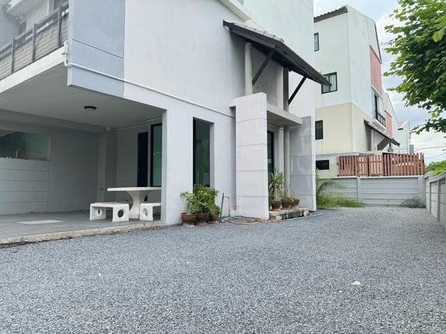 picture WS2717 🏡 Townhome for rent, 4 floors - Areeya Mandarina Sukhumvit 77, corner unit, shady atmosphere, only 50,000 baht/month. - 2/17