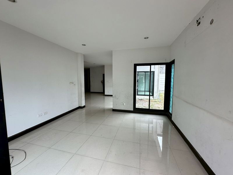 รูป บ้านเดี่ยวมือสอง ใกล้ห้างเจปาร์ค หมู่บ้านเดอะคอมพลีท ศรีราชา ชลบุรี  - รูปที่ 8/20