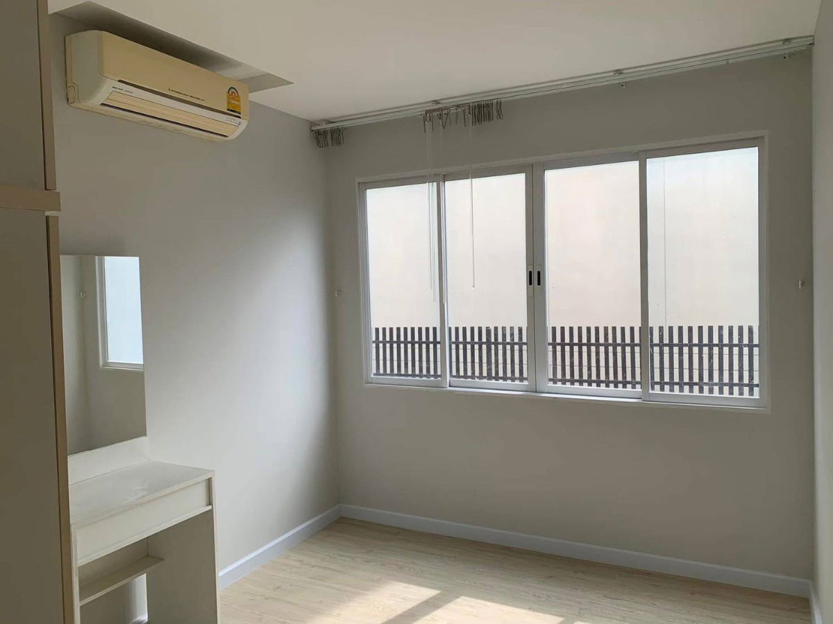 picture 📣 Ratchada 19 Condo for rent, 2 bedrooms, 1 bathroom, near MRT Ratchada and MRT Lat Phrao, only 700 meters, 8-minute walk,refrigerator, microwave, TV - 4/10