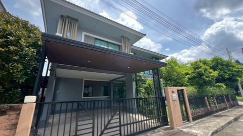 The Plant Exclusique Phattanakarn for rent