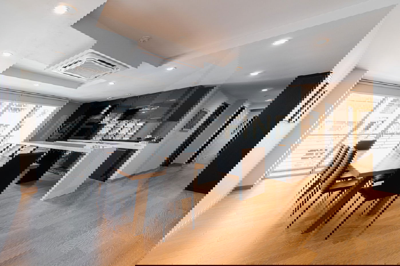 picture Avenue 61 4 bedrooms, for sale - 4/12