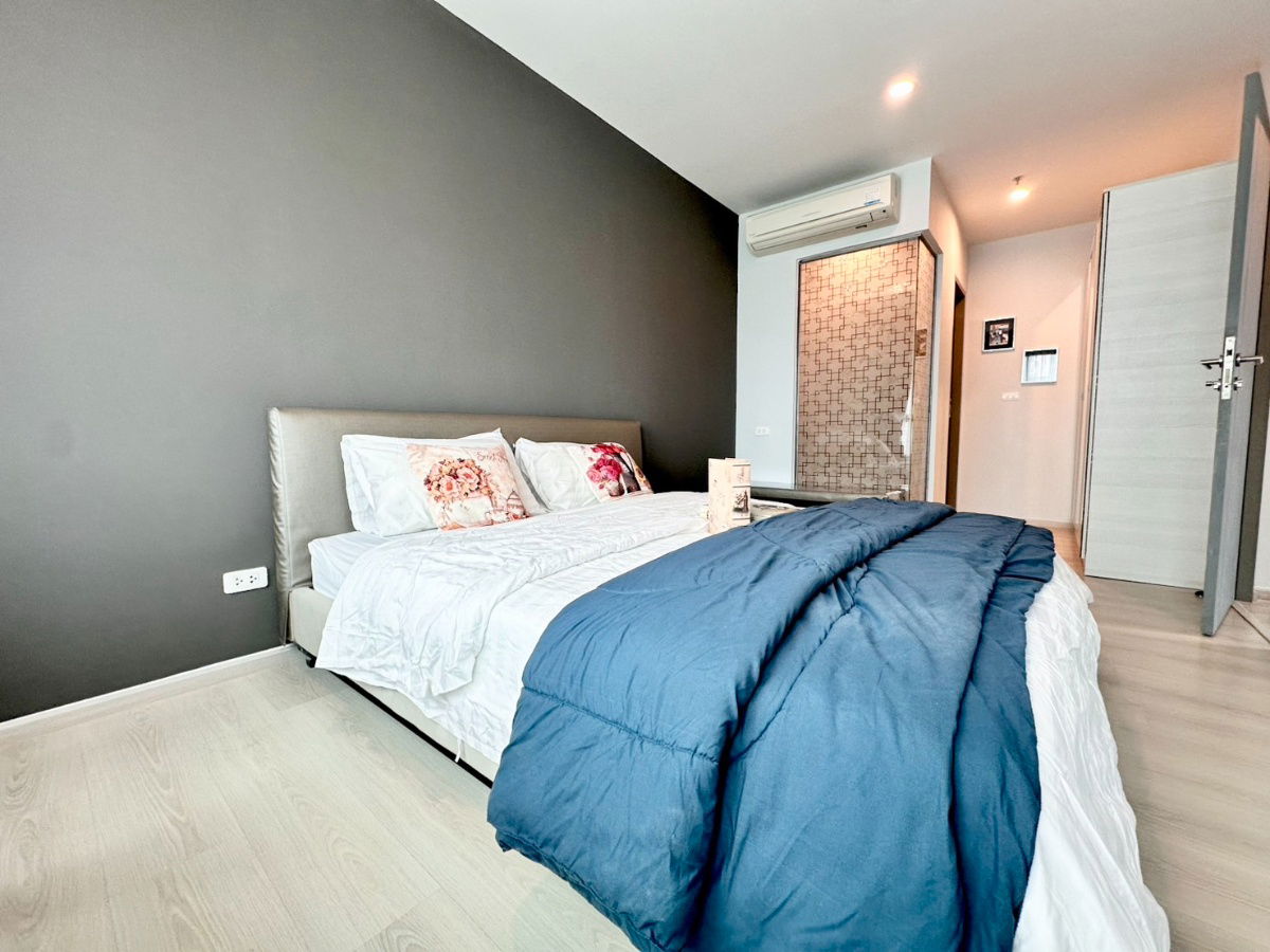 picture For rent Life Ratchadaphisek Condo City View. Furniture with beard and rattan is very easy to move in. Close to MRT Huai Khwang School. - 11/16