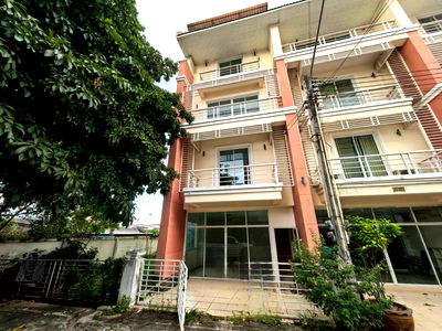 Townhouses for sale Tukcom Chonburi : Great for Living, Smart for Investment! 4-Storey Corner Townhome 