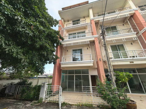Great for Living, Smart for Investment! 4-Storey Corner Townhome 