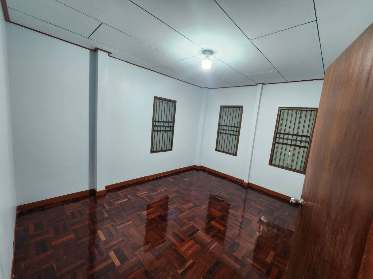 รูป รร.นานาชาติฮีทฟิลด์ 1กม. MRT สัมมากร 1กม.ให้เช่าบ้านเดี่ยว 2 ชั้น 50ตร.วา. 165ตร.ม.รร.เตรียมอุดมศึกษาน้อม 500ม. 3นอน 2 น้ำ - รูปที่ 21/23