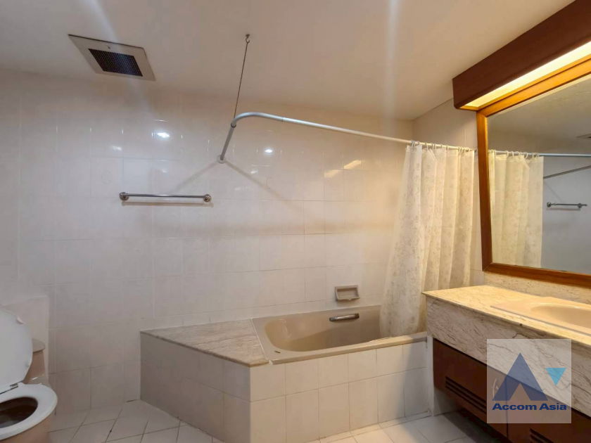 picture 🔼🔽 AccomA 📩 Spacious condo with pool view and natural light (24536) - 18/20
