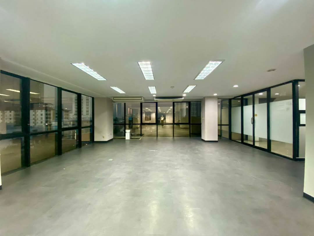 รูป ให้เช่า พื้นที่สำนักงาน อาคารชินโรจน์ ชั้น 6  เนื้อที่ 300 ตร.ม. ห้องผู้บริหาร 3 ห้อง ห้องประชุม 1 ห้อง ห้องน้ำ 4 ห้อง  ค่าเช่า 75 ,000 บาท*/เดือน - รูปที่ 10/14