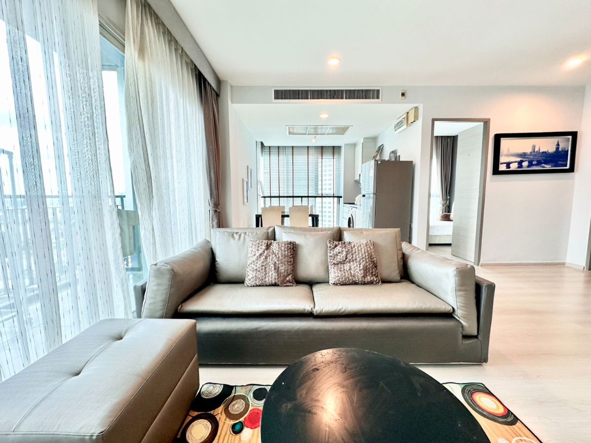 picture For rent Life Ratchadaphisek Condo City View. Furniture with beard and rattan is very easy to move in. Close to MRT Huai Khwang School. - 2/16