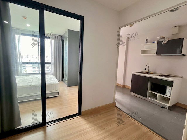 picture Condo The Niche Mono Bangna with tenant, selling below appraised price, room size 29.98 sq m, swimming pool view, fully furnished. - 7/11