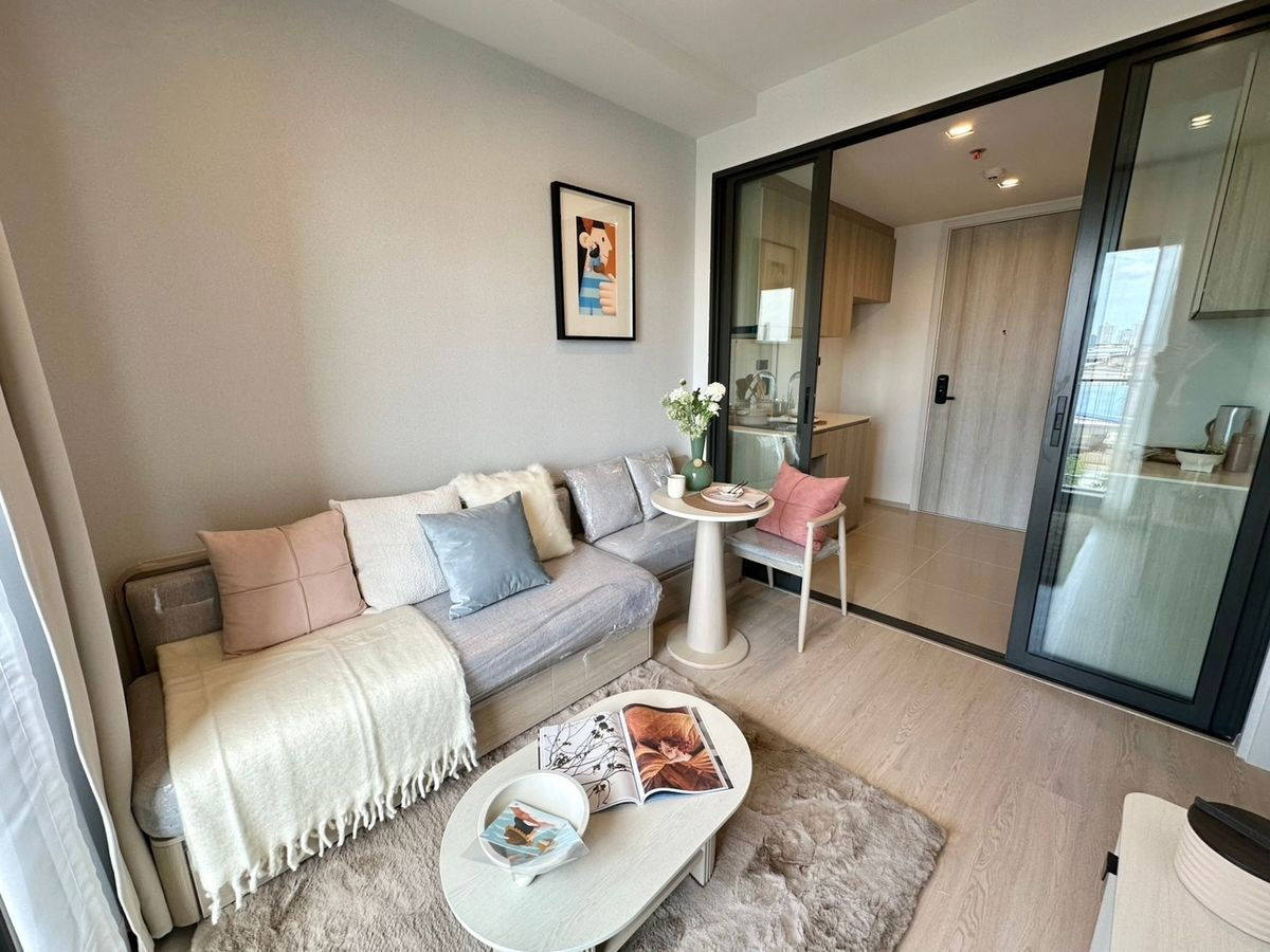 picture Reference Sathorn-Wongwian Yai - 4/12