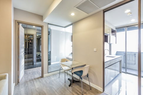 🔥Hot Deal! The Room Rama 4 Ready to move in Fully built-in and furnished throughout. Only THB 143,xxx per sq.m. viewing any day