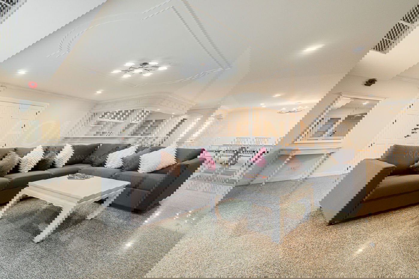 picture Oriental Towers 4 bedrooms, for sale - 1/12