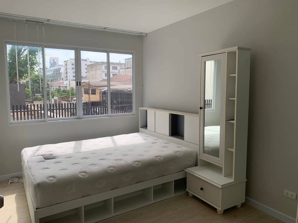 picture 📣 Ratchada 19 Condo for rent, 2 bedrooms, 1 bathroom, near MRT Ratchada and MRT Lat Phrao, only 700 meters, 8-minute walk,refrigerator, microwave, TV - 2/10